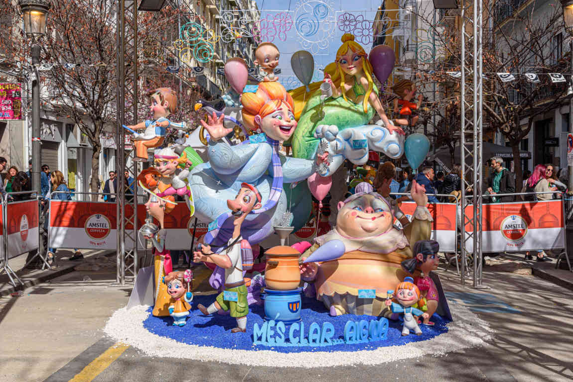 Valencia - fallas 2023 - 5 premio - falla Sueca-Literato Azorín - falla infantil .jpg